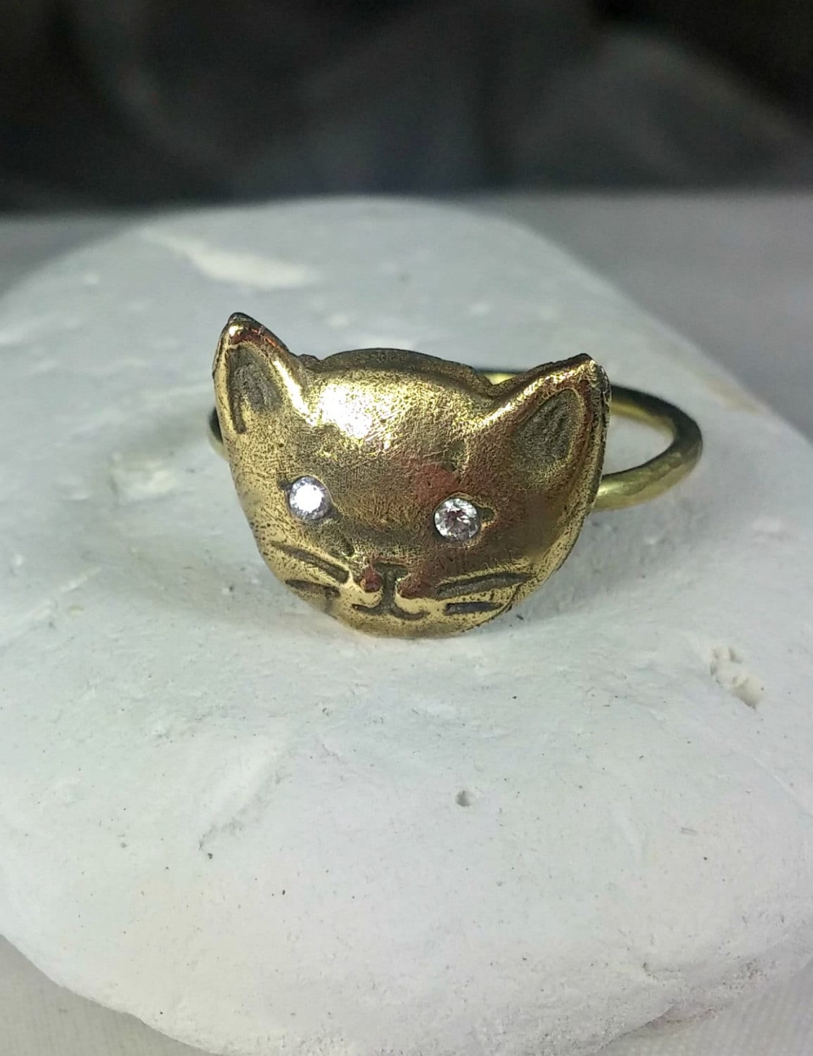14K Gold Diamant Katzenring Rustikaler Kitty Schmuck von Marajoyce