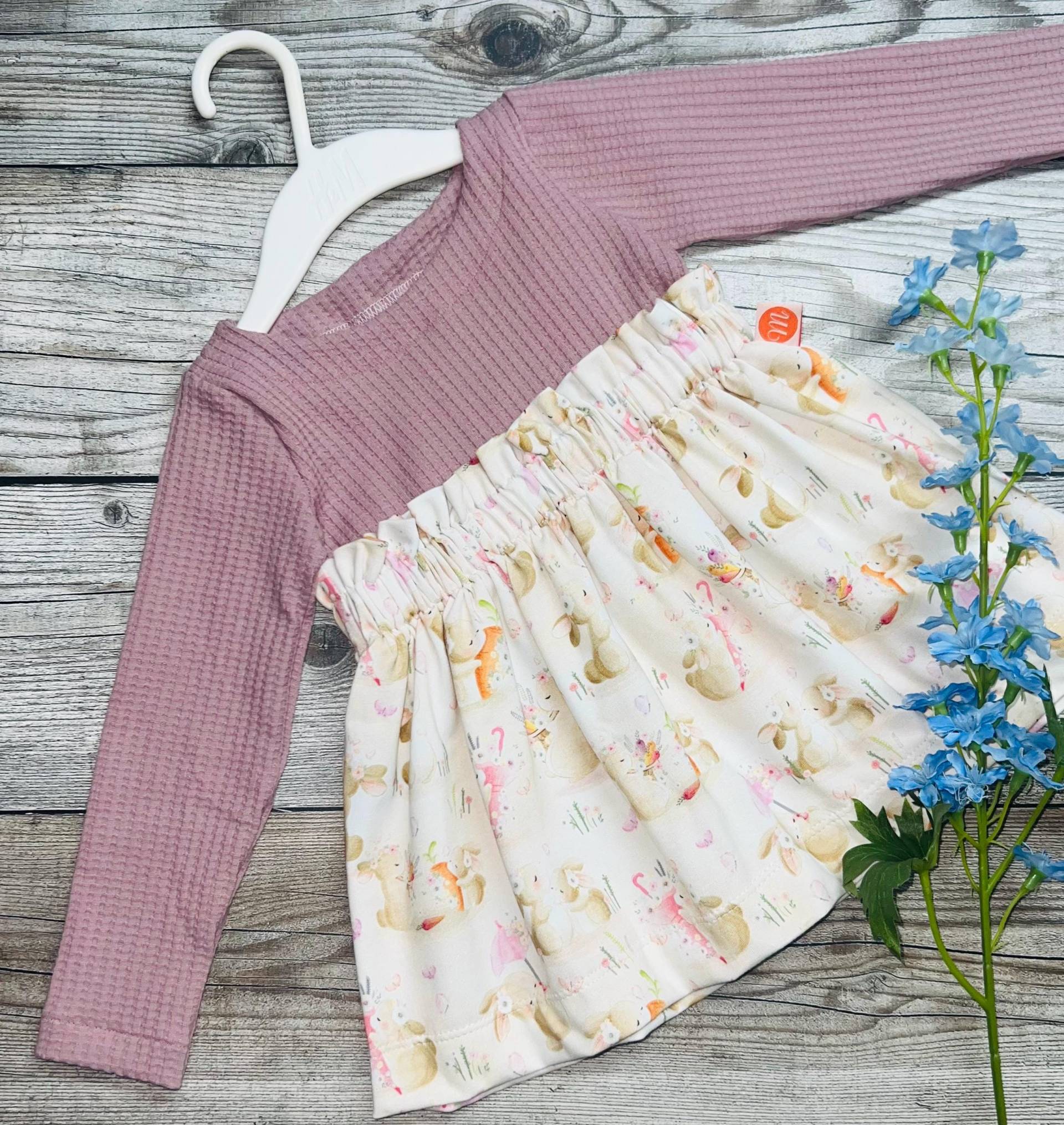 Handmade Baby Kleidchen Langarm Unikat Einzelstück Größe 74 Mit Kleinen Häschen Beim Tagesausflug Altrosa Kombiniert Handmade Baby Kleidchen Langarm Unikat Einzelstück Größe 74 Mit Kleinen Häschen Beim Tagesausflug Altrosa Kombiniert von MarakiDesignShop