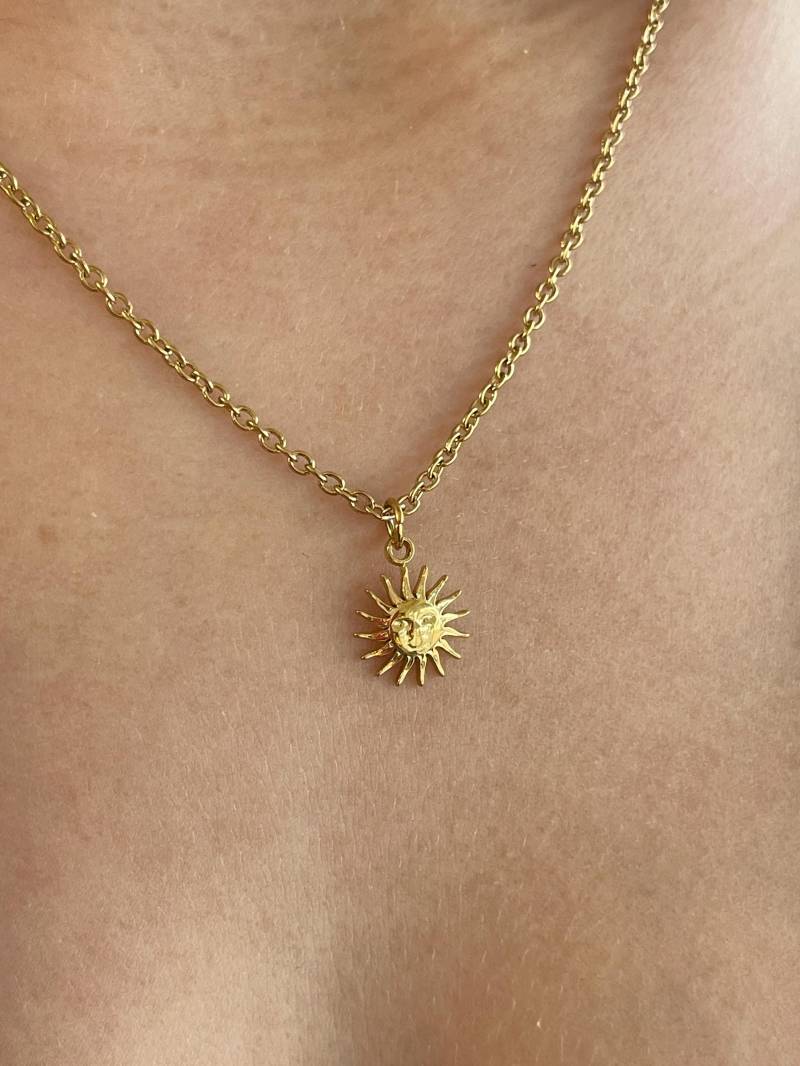 Feine Halskette Mit Sonnen Anhänger | Boho Schmuck von MarasBracelet