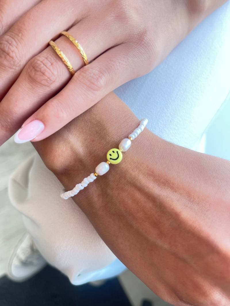 Smiley Armband | Gute Laune Schutzarmband Glücksarmband Süßwasserperlen Geburtstag von MarasBracelet