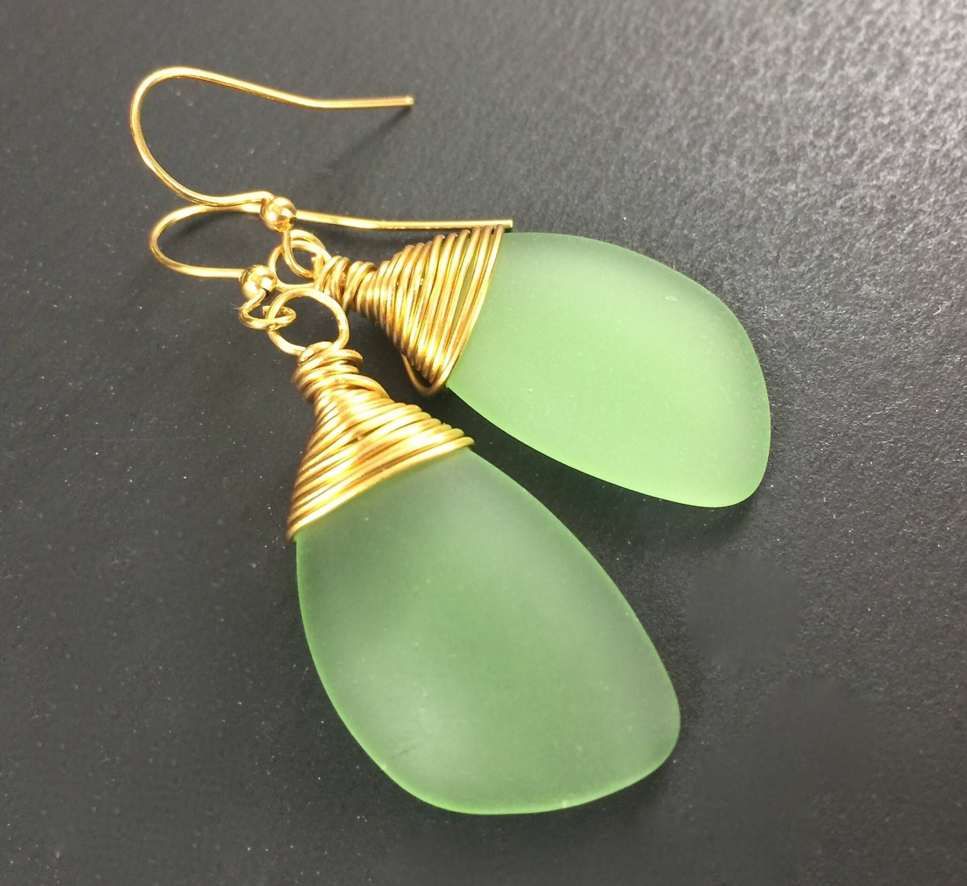 Sea Glas Schmuck Strand Ohrringe Peridot Grün Selbstgemachten Flügel Gewickelt Ohrhänger Sea Glas Schmuck Strand Ohrringe Peridot Grün Selbstgemachten Flügel Gewickelt Ohrhänger von MarbleDesignsJewelry