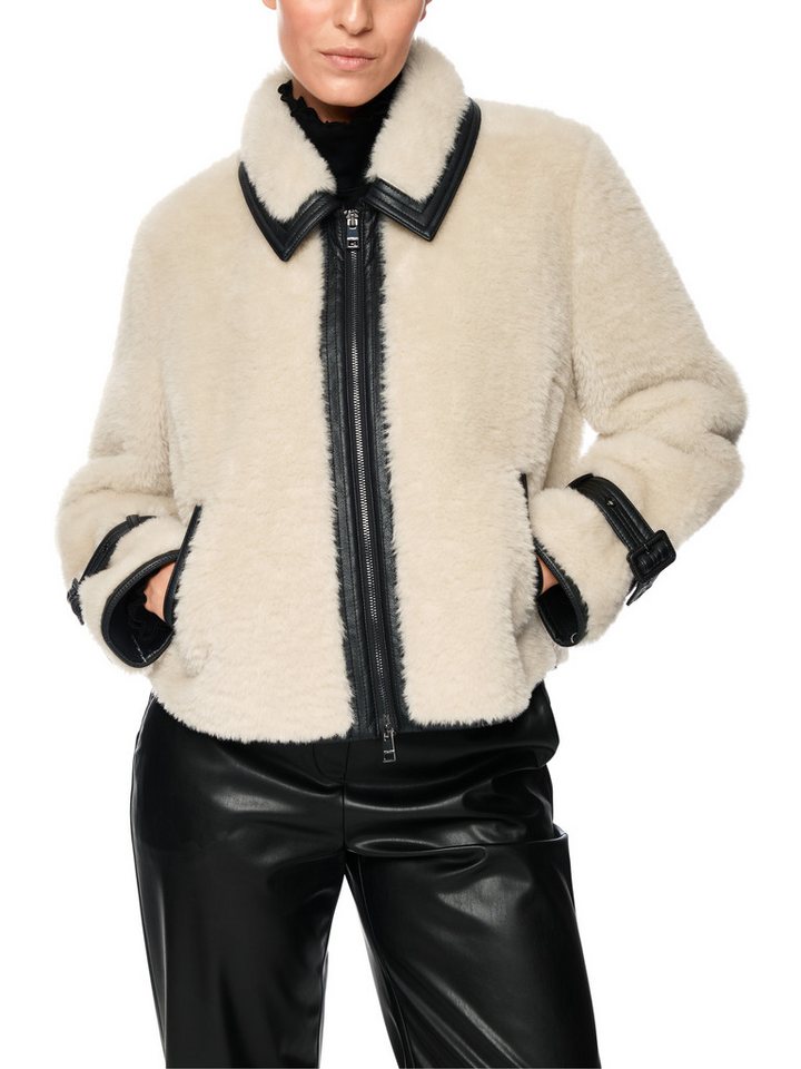 Marc Cain Outdoorjacke Doggy Dogs Premium Damenmode Fluffy Teddy Faux Fur Blouson Bomber 2-Wege-Reißverschluss, mit Kragen von Marc Cain