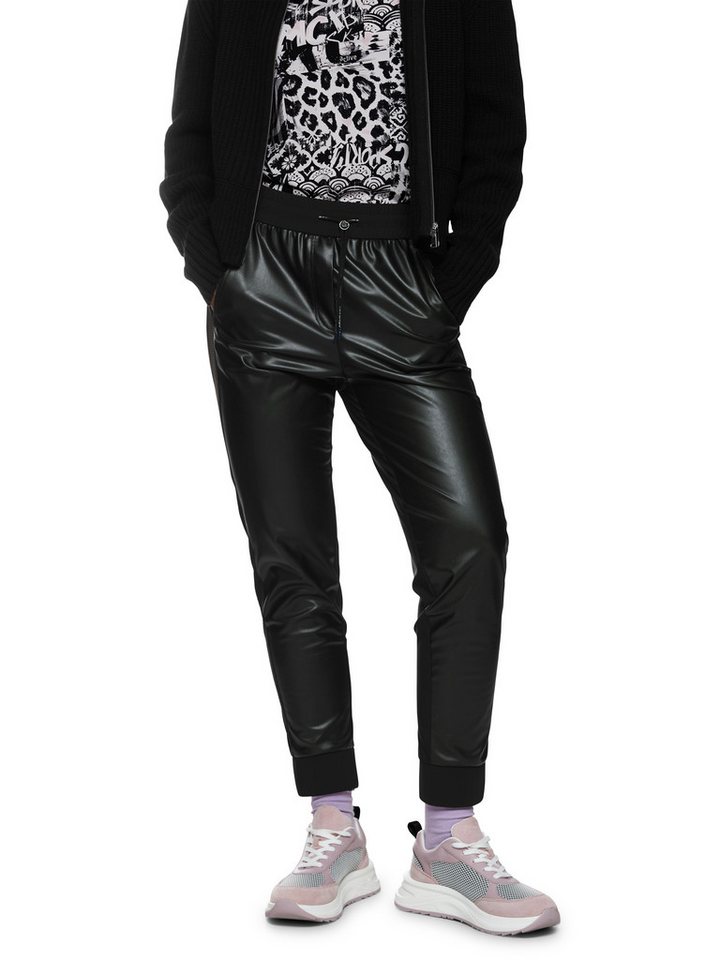 Marc Cain Stoffhose Check it Up Premium Damenmode Model: RHODOS im Jogging-Stil, in leicht glänzender Lederoptik von Marc Cain