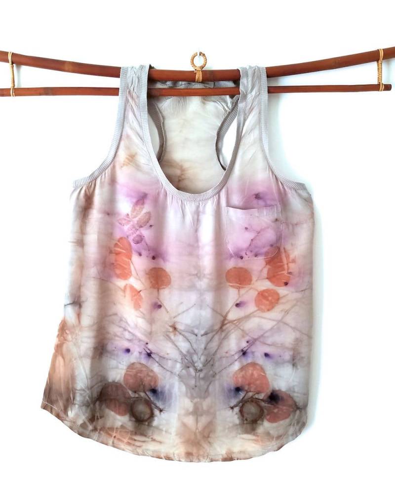 Upcycled Seide Bluse, Natürlich Gefärbt, Ooak Seidentop, Blatt Lose Bluse Upcycled Seide Bluse, Natürlich Gefärbt, Ooak Seidentop, Blatt Lose Bluse von MarcelaBensabat