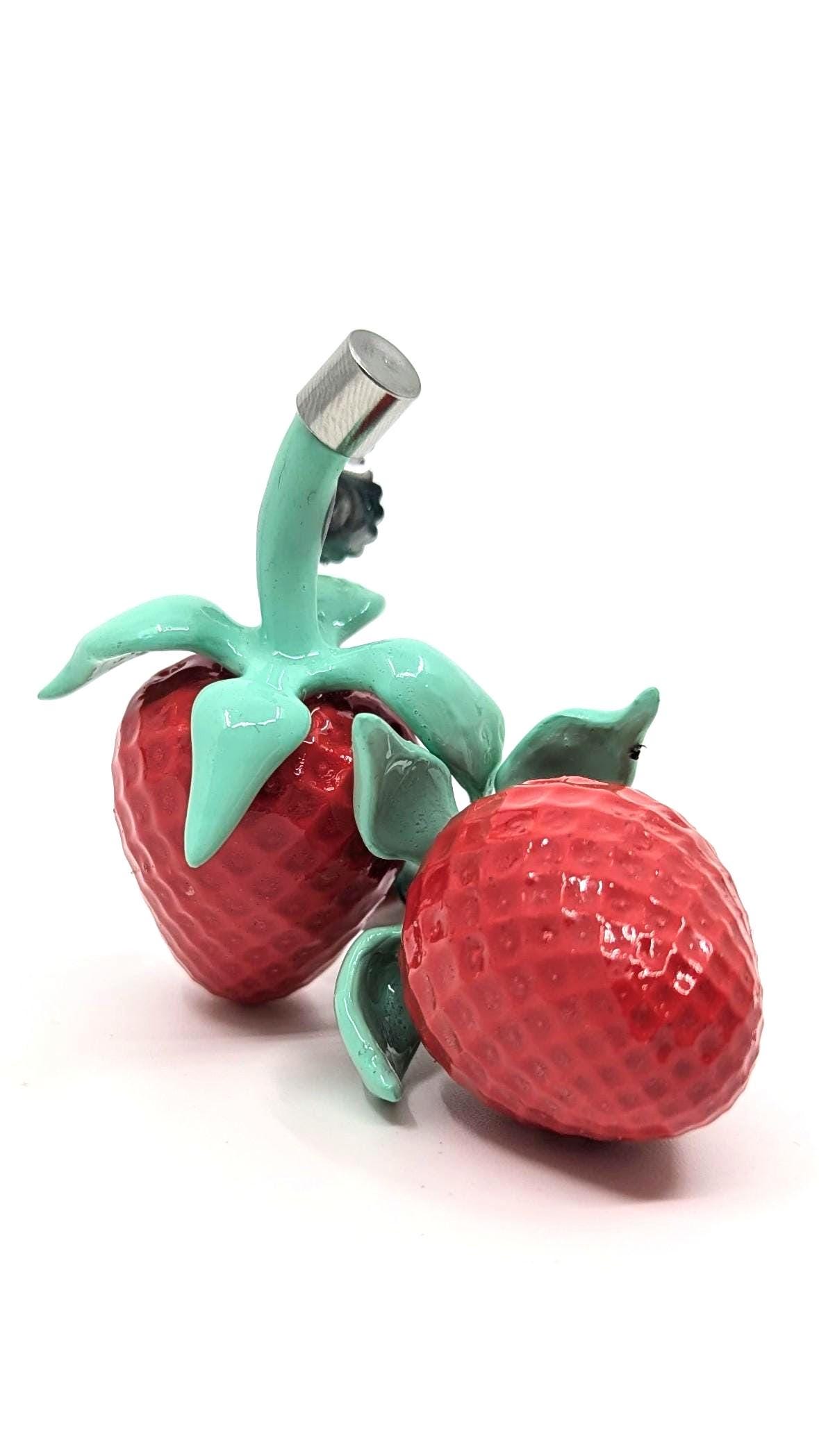 Süße Erdbeerohrringe - 3D von MarcelaLopezArt