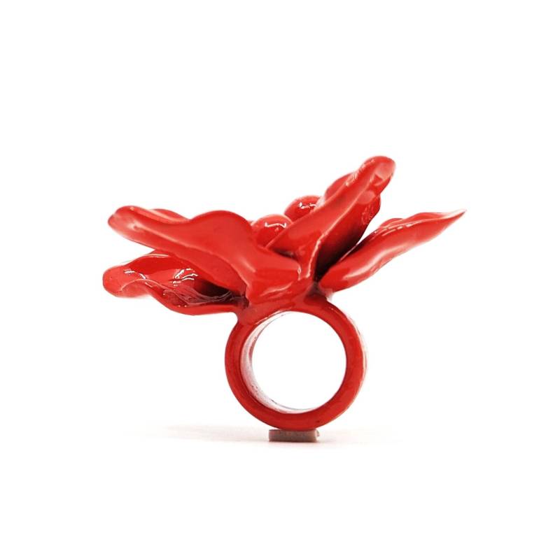 Übergroßer Blumenring - 3D-Ring Mit Roten Blumen von MarcelaLopezArt