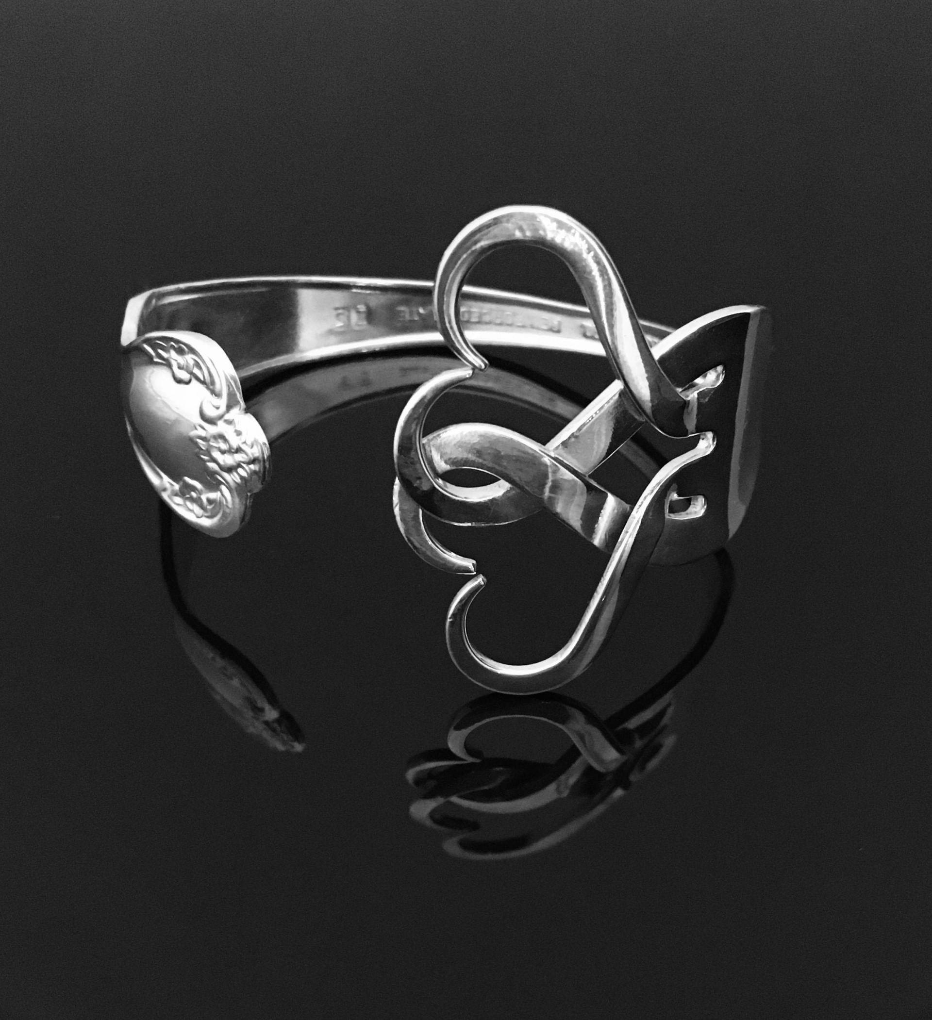Gabel Armband in Ineinander Verschlungenen Herzen Design 2, Herz Schmuck, Antike Armbänder, Vintage Besteck Manschette von MarchelloArt
