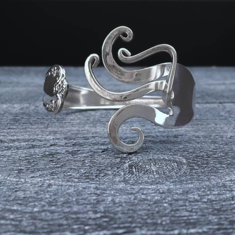 Upcycled Eco Friendly Gabel Armbänder, Recycling Silberbesteck Schmuck, Abstraktes Design, Geschenke Für Köche Umweltschützer von MarchelloArt