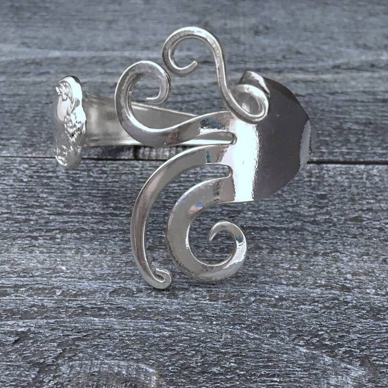 Upcycled Silber Octopus Gabel Armbänder, Handgeschmiedete Handwerker Schmuck, Einzigartige Recycling-Schmuck, Fancy 5 Design von MarchelloArt