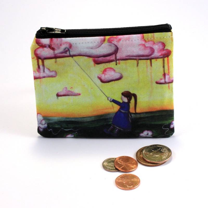 Selfish - Kleine Reißverschlusstasche Kleines Mädchen Stiehlt Wolken Für Sich Kunst Von Marcia Furman von MarciaFurman