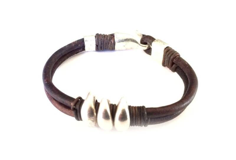 Ausverkauf Stammes-Dunkel Braune Doppelte Spanisch Leder Schnur Mit Zähne - Unisex 7.5" Umfang Silber Haken-Verschluss von MarcoUrsino