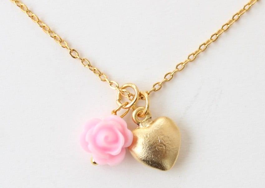 Kleinkind Mädchen Halskette, Gold Herz, Resin Rose, Blumenmädchen Geschenk von MareWeddingJewelry