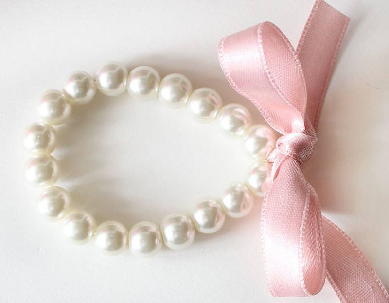 Mädchen Elfenbein Perlen Armband, Blush Rosa Band, Blumenmädchen Geschenk Mädchen Elfenbein Perlen Armband, Blush Rosa Band, Blumenmädchen Geschenk von MareWeddingJewelry