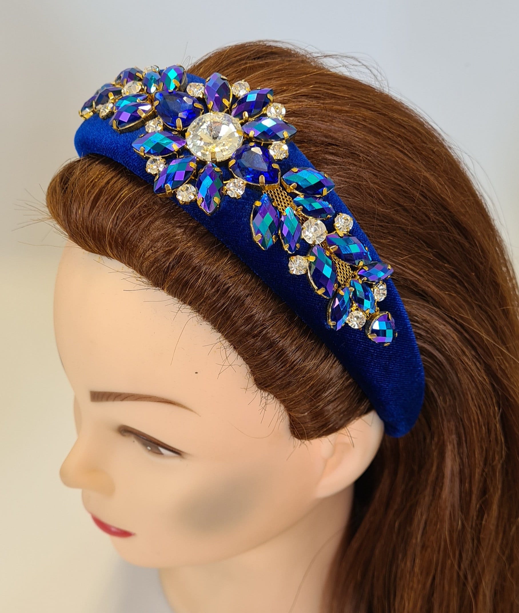 Blau Gepolstertes Samt Stirnband Glas Shourouk Kristall Strass Blume Verzierung Damen Haarband Barock Stil 4cm Breit Krone Fascinator von MareeAlexanderDesign