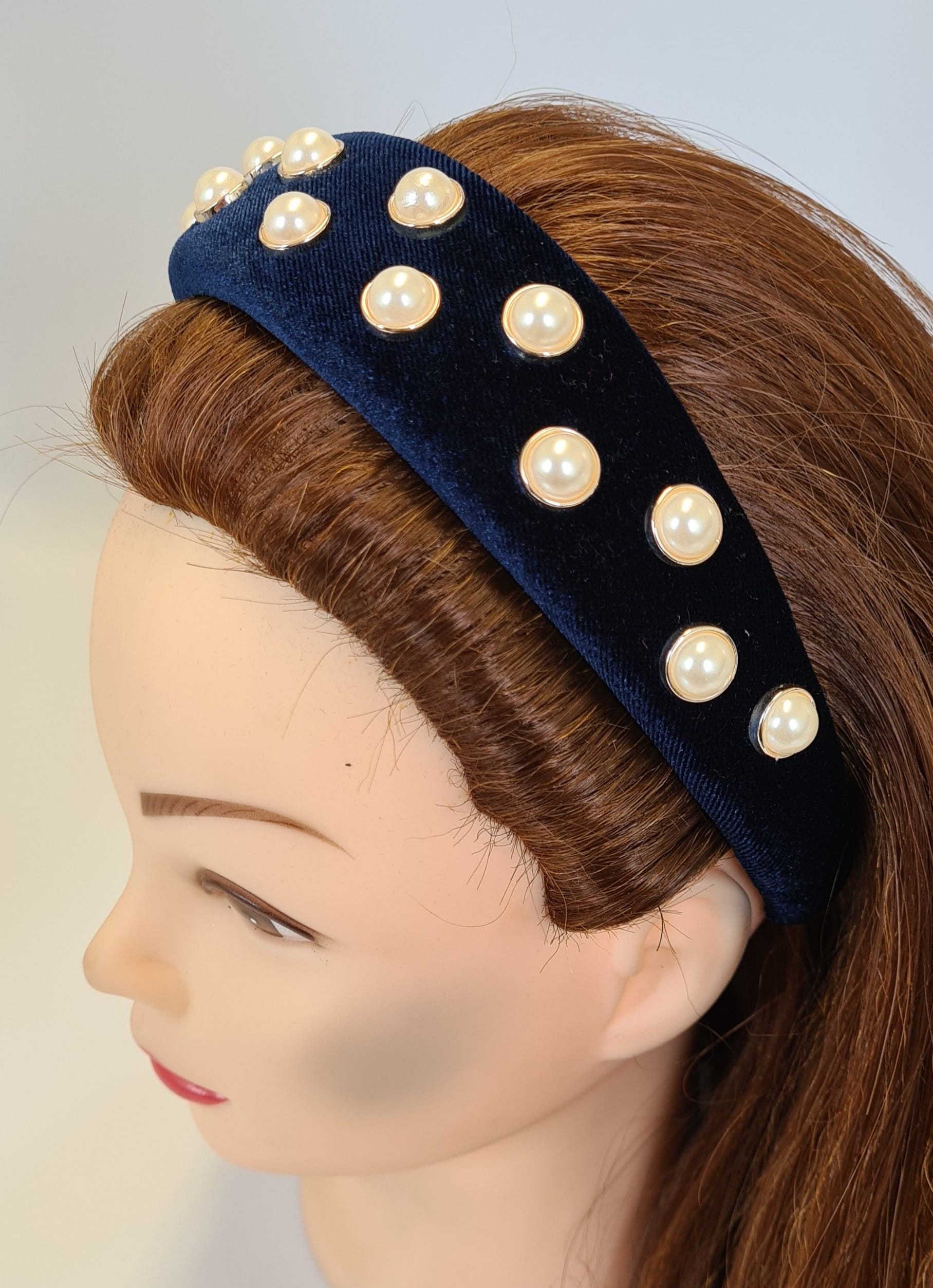 Navy Gepolstertes Samt Stirnband Kunstperlen Verzierung Damen Haarband Barock Stil Breite Krone Fascinator Tiara Halo Headpiece von MareeAlexanderDesign