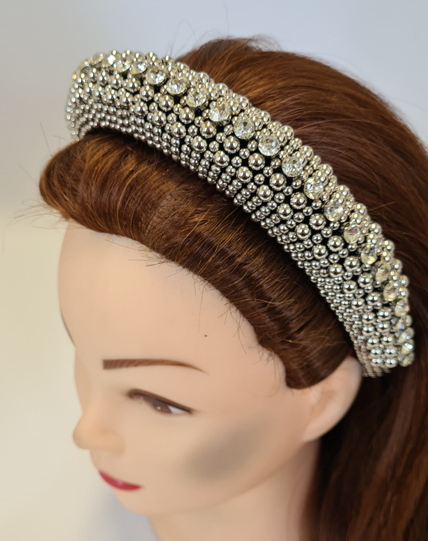 Schwarz Gepolstertes Samt Stirnband Silber Perlenbedeckt Perlen Verzierung Damen Haarband Tiara Fascinator Breite Krone Halo Kopfschmuck von MareeAlexanderDesign