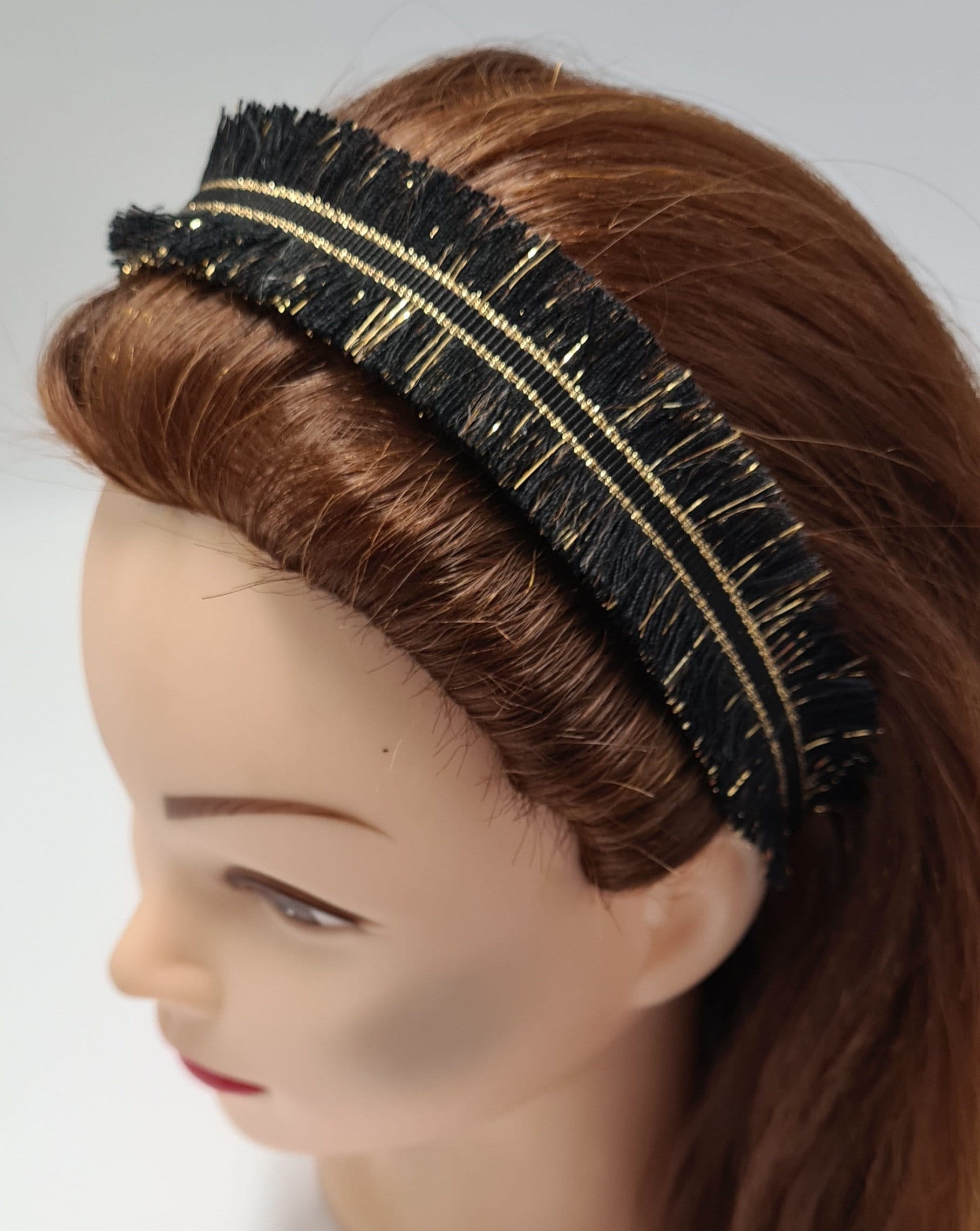 Schwarz Weiß Gold Ausgefranste Quaste Band Bezogen Haarband Damen Fascinator Mutter Der Braut Krone Tiara Hochzeit Gast Schwarz Weiß Gold Ausgefranste Quaste Band Bezogen Haarband Damen Fascinator Mutter Der Braut Krone Tiara Hochzeit Gast von MareeAlexanderDesign