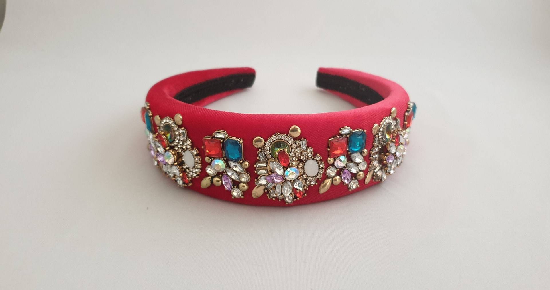 Shourouk Edelstein Verziert Stirnband Kristall Strass Schwarz Samt Damen Haarband Handgemachte Barock 4cm Breite Krone Tiara Fascinator von MareeAlexanderDesign