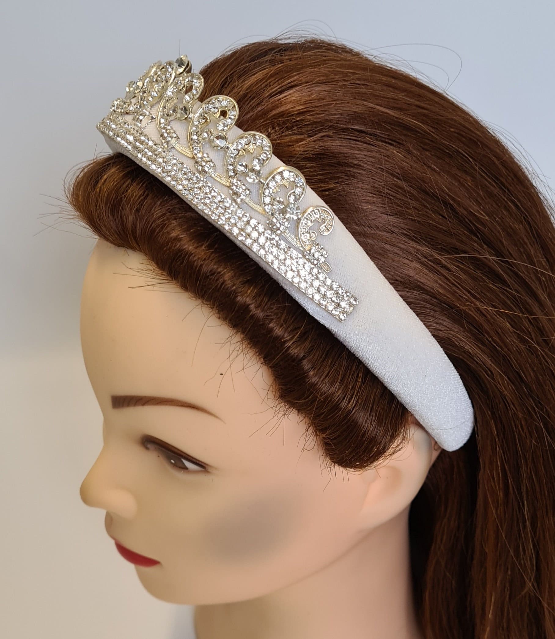 Weiß Gepolstertes Samt Stirnband Silber Kristall Strass Edelstein Tiara Verzierung Damen Haarband Braut Hochzeit Krone Fascinator von MareeAlexanderDesign