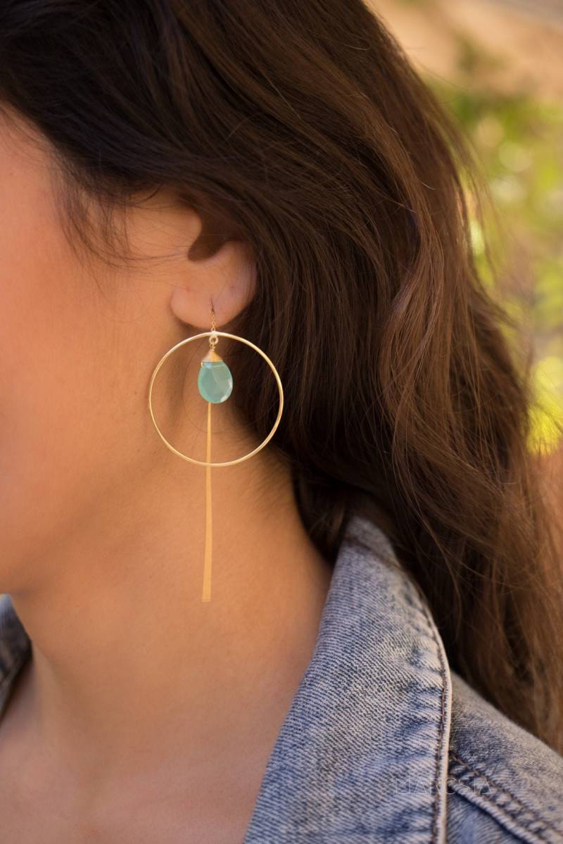 Aqua Chalcedon Ohrringe ~ 18K Vergoldete Kreis Geometrisch Ohrhänger Handgemacht Schmuck Geschenk Für Sie Me107 von MaresiaJewelry