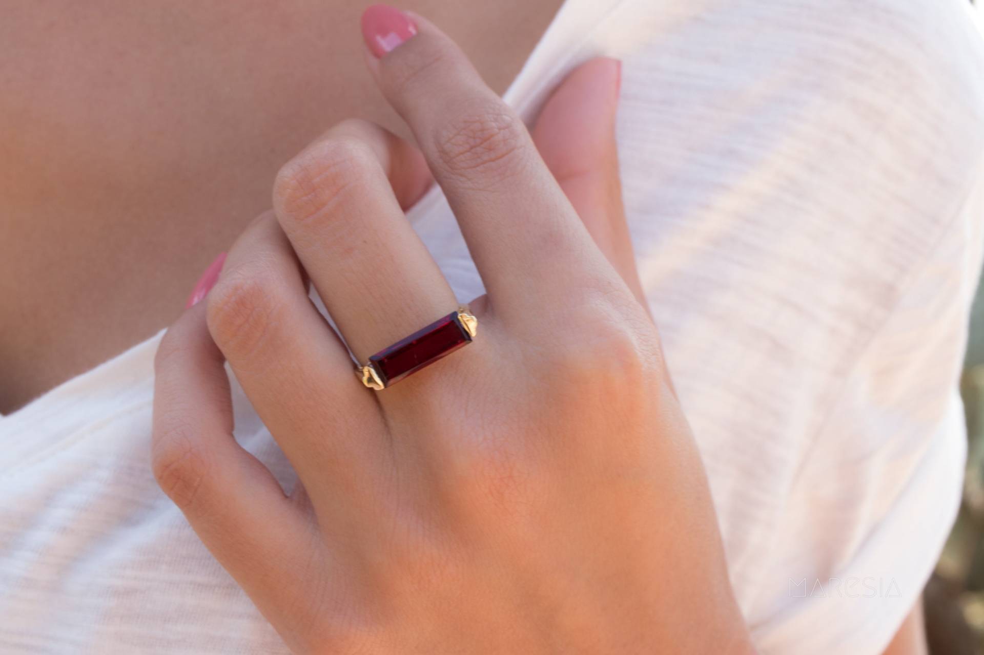 Granat Hydro Ring ~ Rechteckiger Stein 18K Vergoldet Schmuck Handgemacht Boho Mr165 von MaresiaJewelry