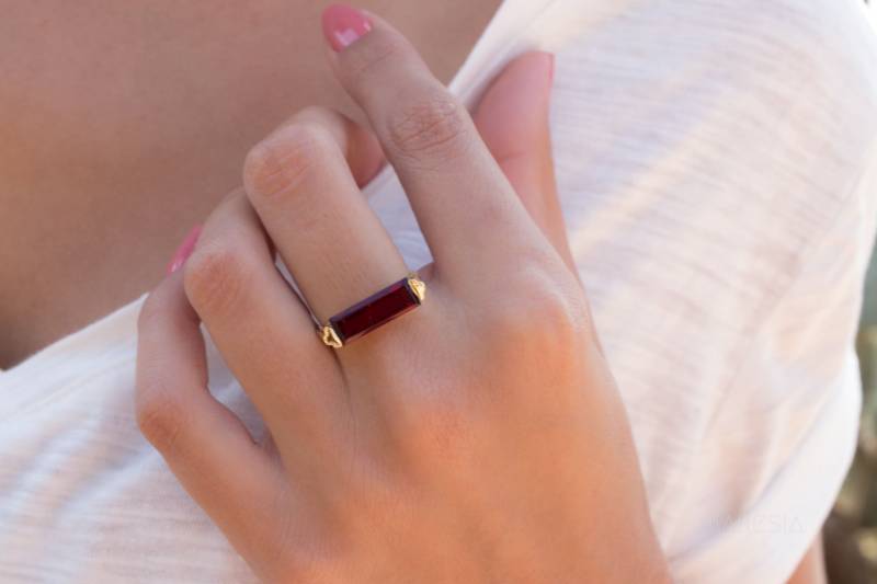Granat Hydro Ring ~ Rechteckiger Stein 18K Vergoldet Schmuck Handgemacht Boho Mr165 von MaresiaJewelry