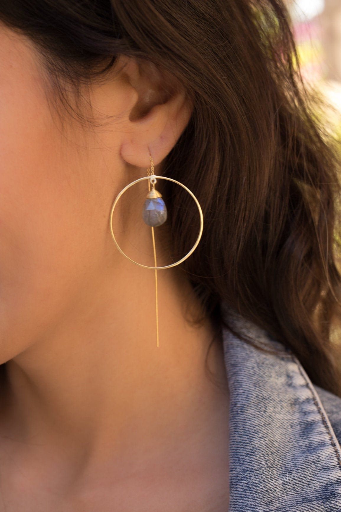 Labradorit Durchzieher Ohrringe ~ 18K Vergoldete Kreis Geometrisch Ohrhänger Handgemacht Schmuck Geschenk Für Sie Me103 von MaresiaJewelry