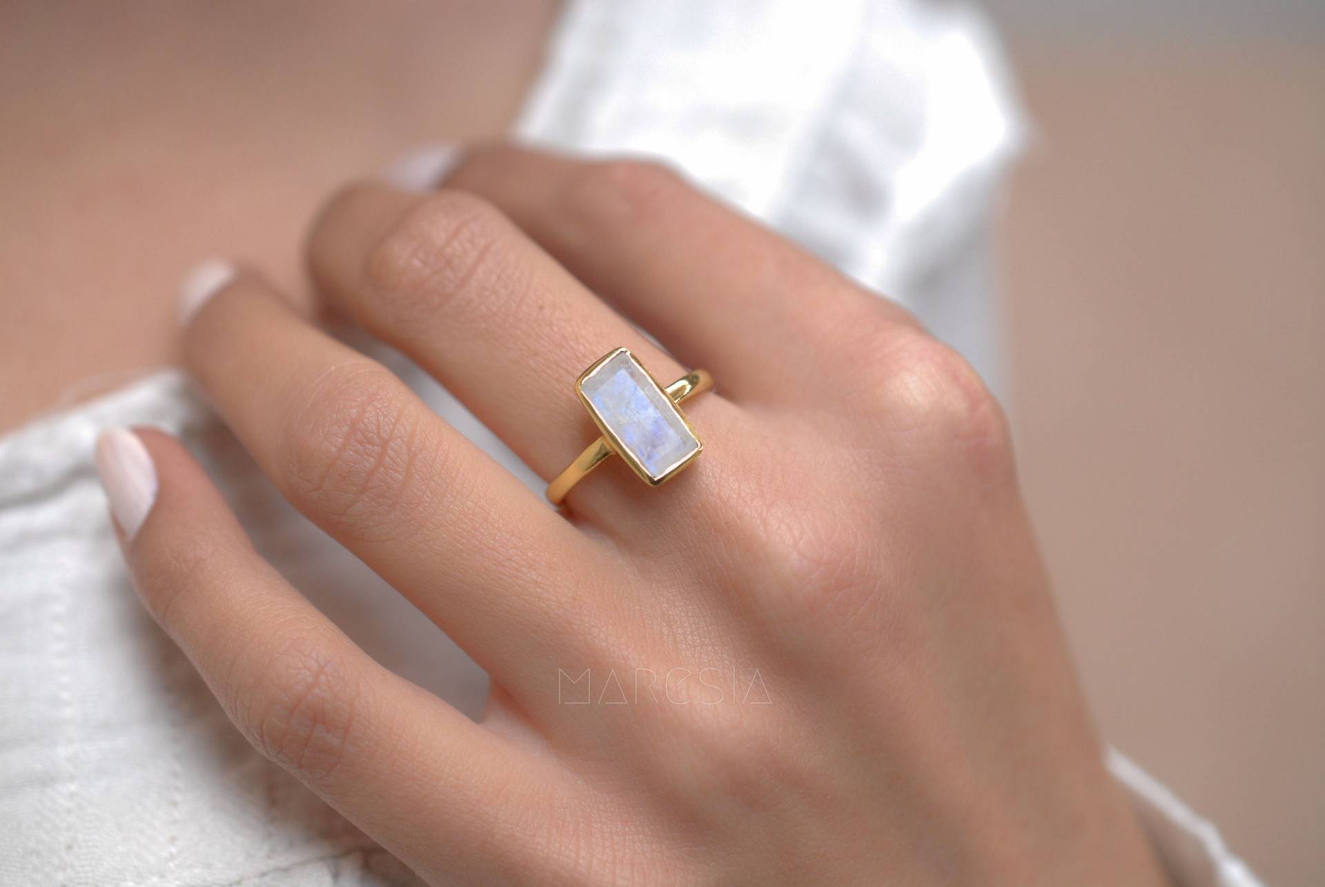 Mondstein Gold Ring ~ Filigran 18K Vergoldet Handgemacht Edelstein Statement Hippie ~Boho~Juni Geburtsstein - Mr023 von MaresiaJewelry