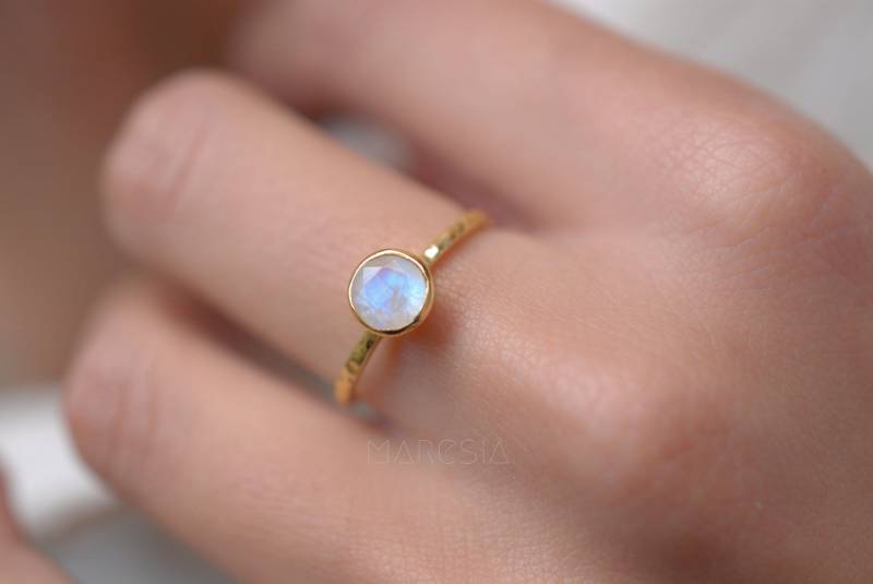 Mondstein Gold Ring ~Filigran ~18K Vergoldet ~Handgemacht ~Edelstein~statement ~Alltag~ Hippie~Boho~Juni Geburtsstein~stackable Mr101 von MaresiaJewelry