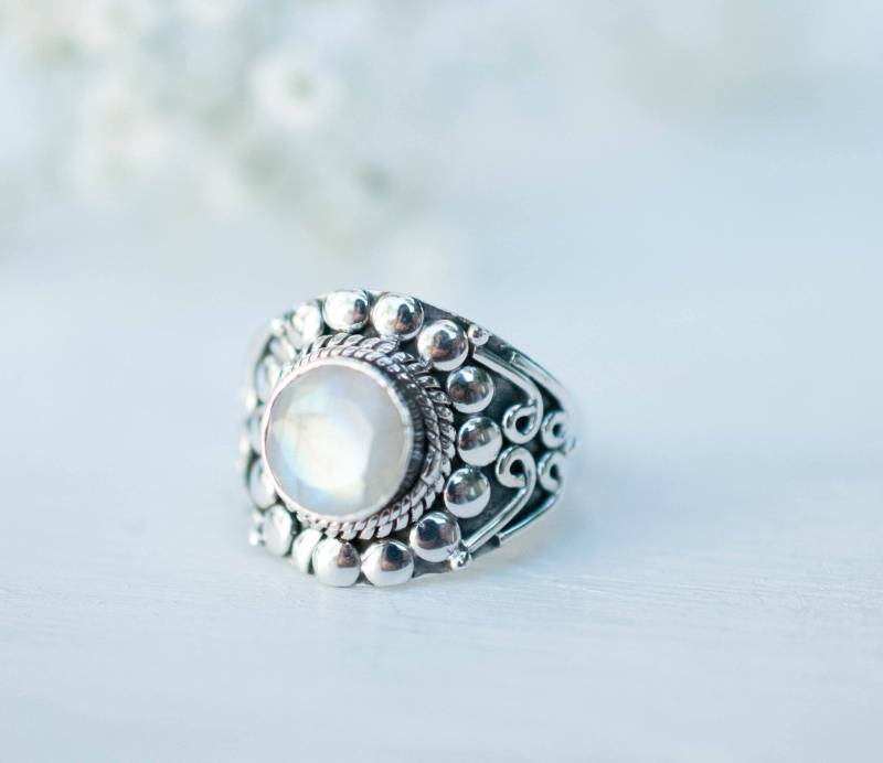 Mondstein Ring ~ Sterling Silber 925 ~Schmuck Handgemacht Alltag ~Casual Zart ~Boho Juni Geburtsstein ~Hippie ~Boho~Mr104 von MaresiaJewelry