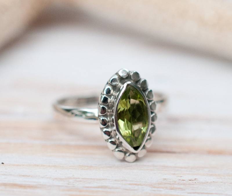 Peridot Ring ~ Sterling Silber 925 Schmuck Handgemacht Jeden Tag ~Casual ~Zart ~August Geburtsstein ~Boho~Hippie ~Boho~Maresia Mr013 von MaresiaJewelry