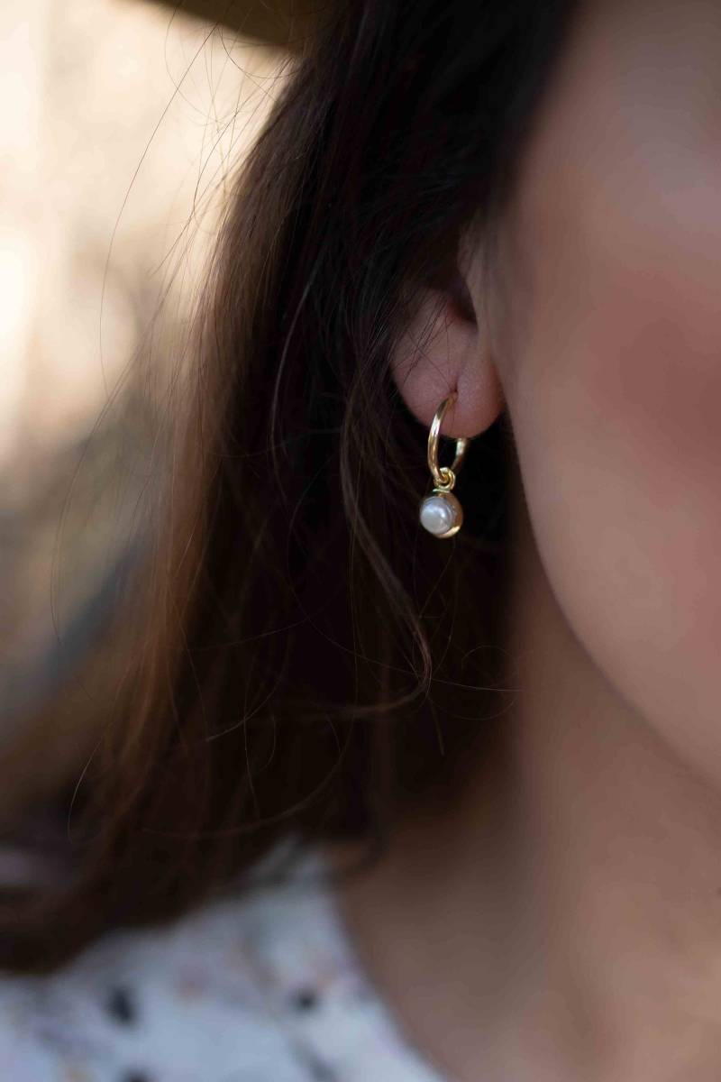 Perlenohrringe ~ Ohrstecker Schmuck 18K Vergoldet Natürlich Minimalistisch Alltag Geschenk Für Sie Boho Hippie Me204 von MaresiaJewelry