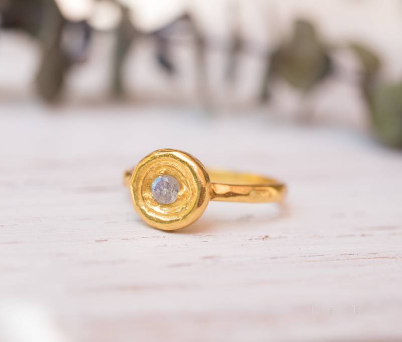 Regenbogen Labradorit Ring ~ Runder Facettierter Stein 14K Vergoldung Über Sterling Silber Handgemacht Februar Birthstone-Mr123 von MaresiaJewelry