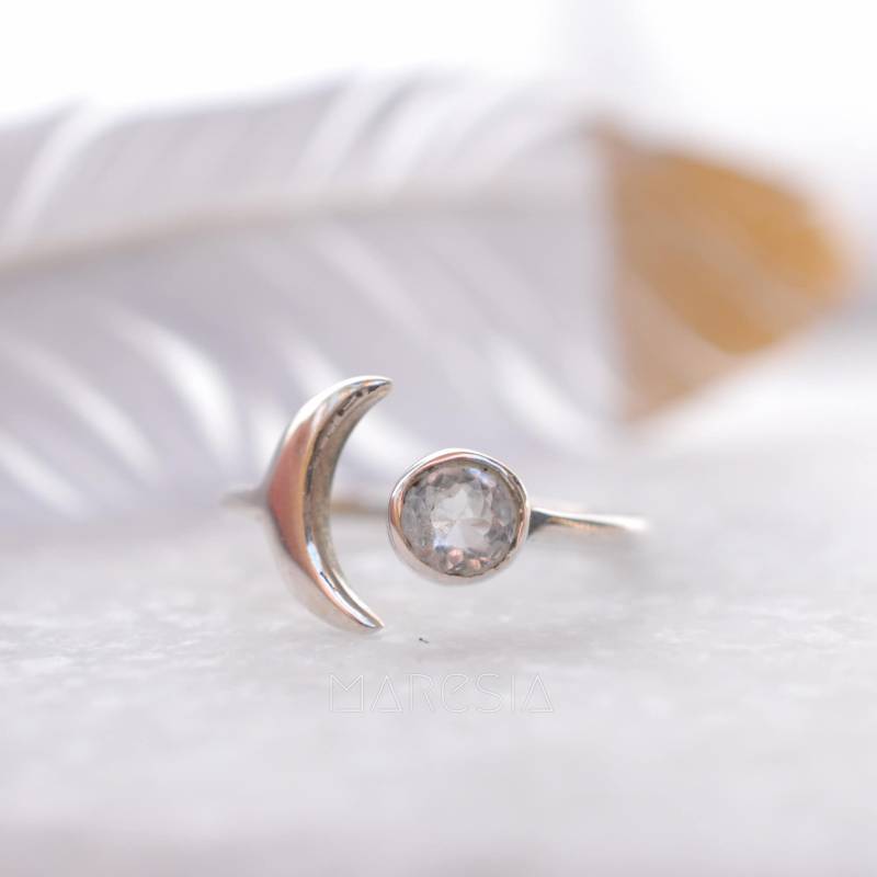 Weißer Topas Ring ~ Sterling Silber 925 ~Handarbeit ~Verstellbar~ Halbmond ~Boho ~Hippie~Boho~Geschenk Für Sie Mr127 von MaresiaJewelry