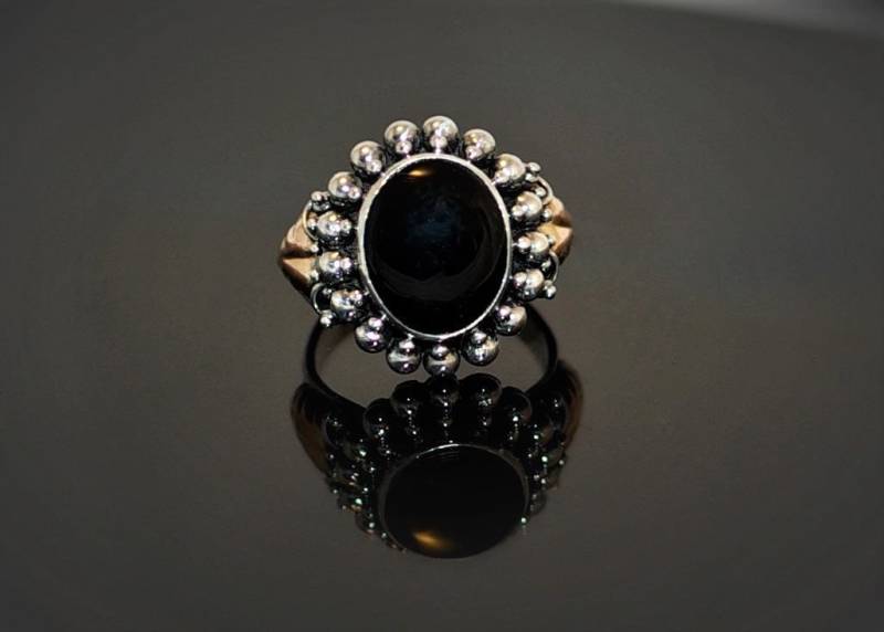 Auffallender Ring Aus Silber, Gold Und Onyx von MaressiSchmuck