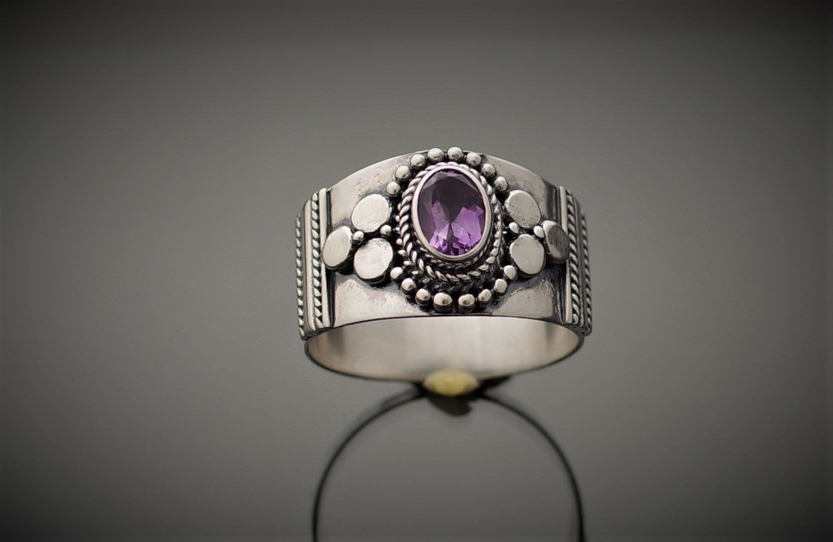 Edler Ring Aus Silber Und Amethyst von MaressiSchmuck
