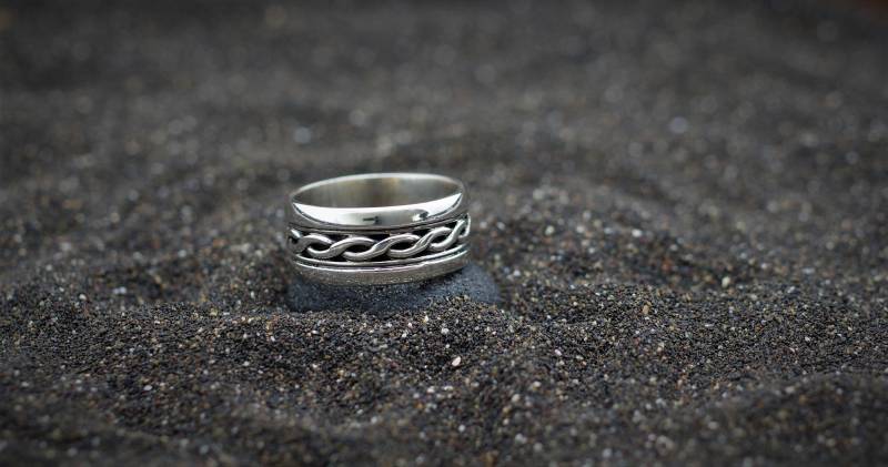 Hübscher Bandring Aus Silber Mit Filigranem Muster Hübscher Bandring Aus Silber Mit Filigranem Muster von MaressiSchmuck