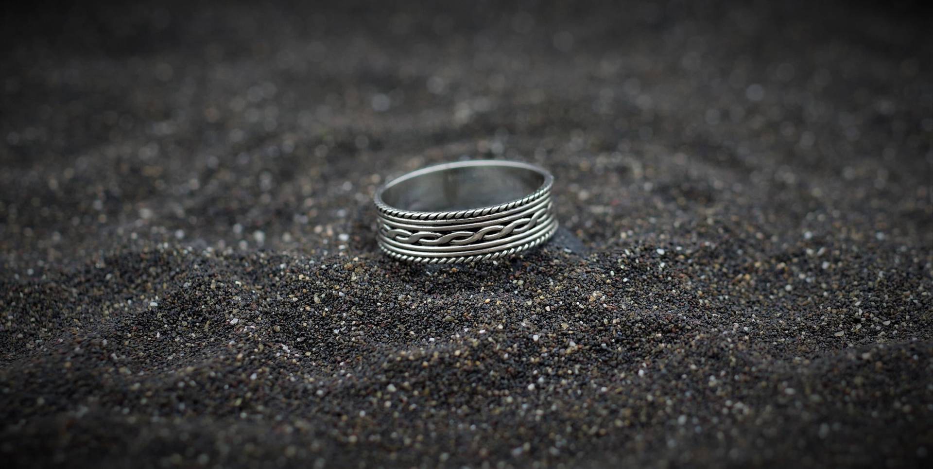 Hübscher Bandring Aus Silber Mit Filigranem Muster von MaressiSchmuck