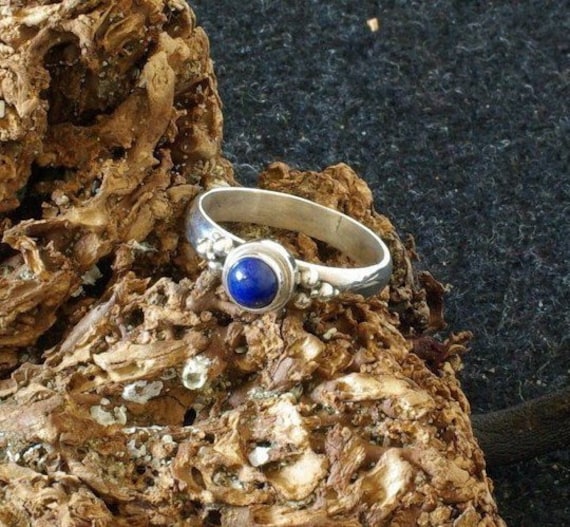 Ring Aus Silber Und Lapislazui, Monatsstein, Geburststein, Heilstein, Stapelring von MaressiSchmuck