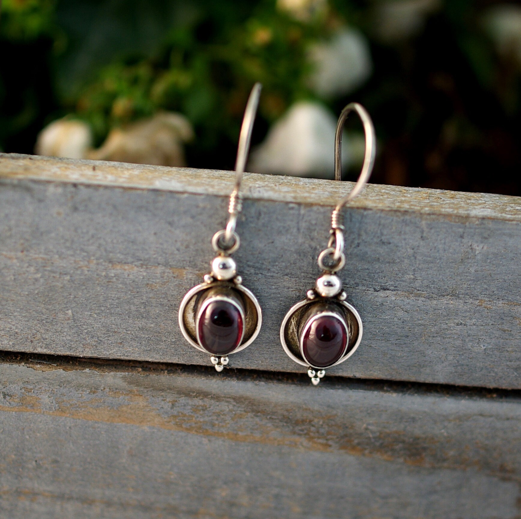 Silberne Ohrringe Mit Granat von MaressiSchmuck