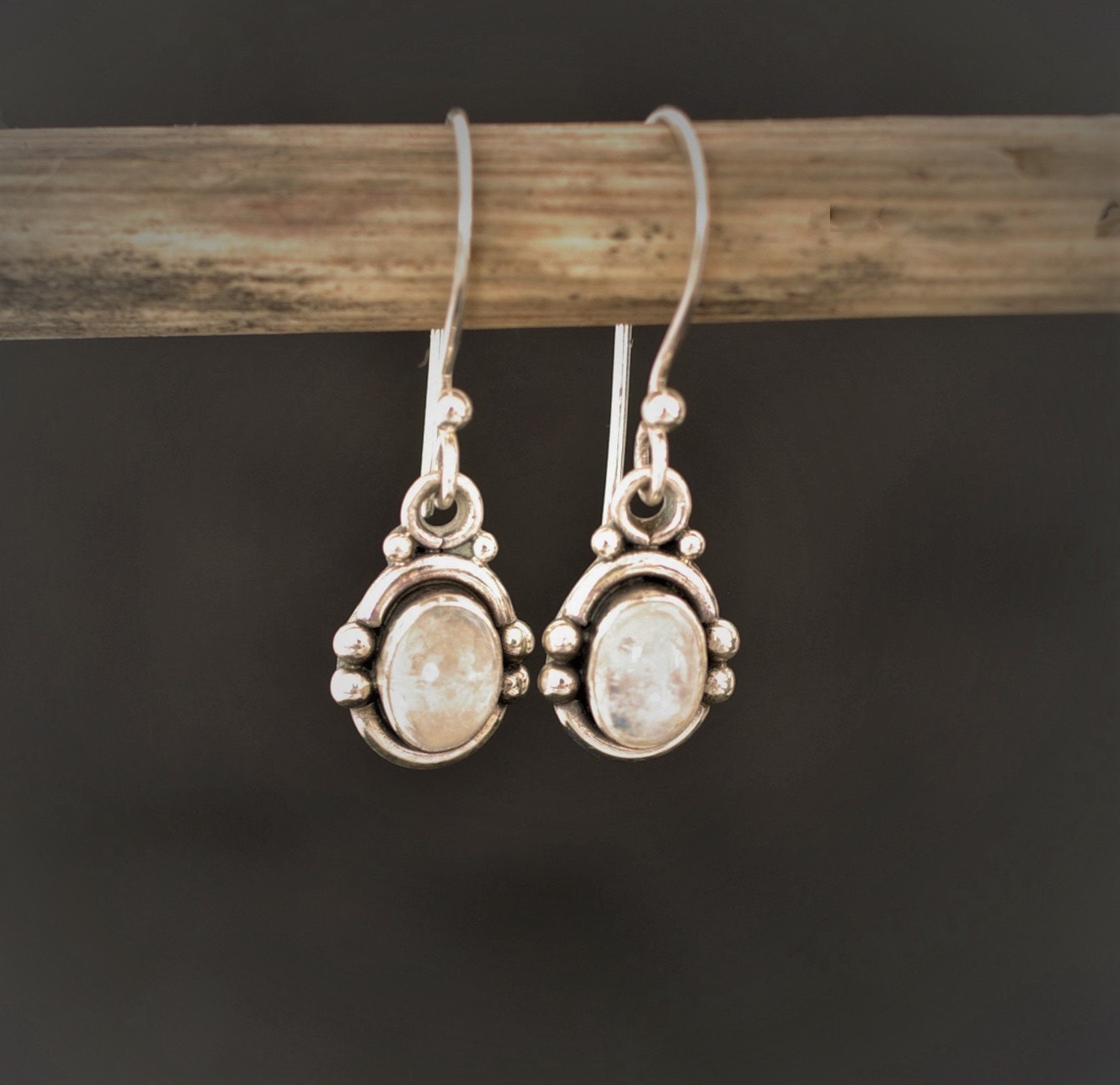 Wunderschöne Ohrringe Aus Silber Und Mondstein von MaressiSchmuck