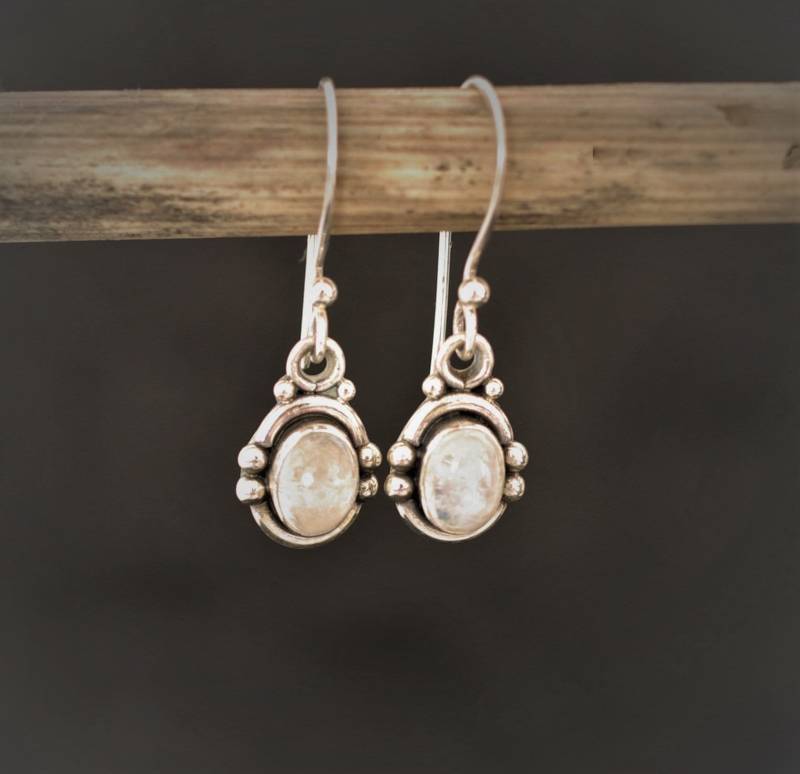 Wunderschöne Ohrringe Aus Silber Und Mondstein Wunderschöne Ohrringe Aus Silber Und Mondstein von MaressiSchmuck