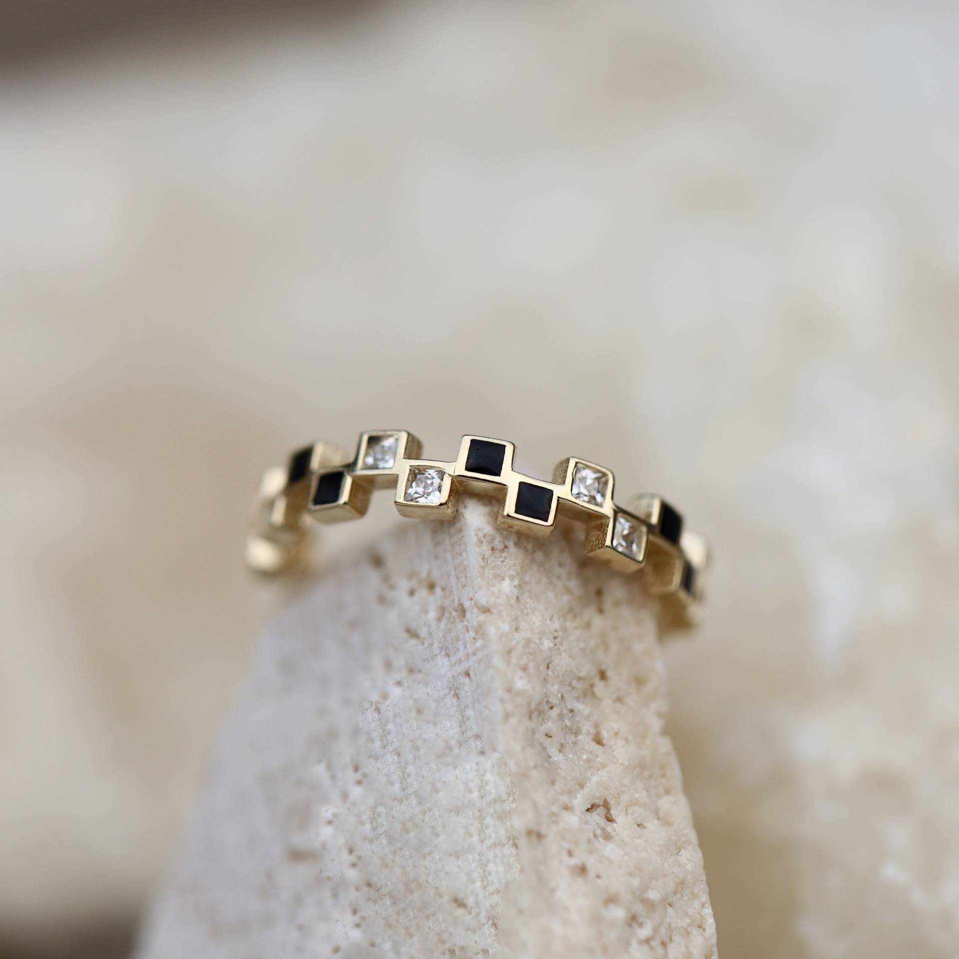 14K Solid Gold Emaille Ring, Dünne Stapelringe Für Frau, Minimal Schmuck, Zierliche Goldring, Zarter Geschenk Sie, Hydrocotyle von Maresuijewelry