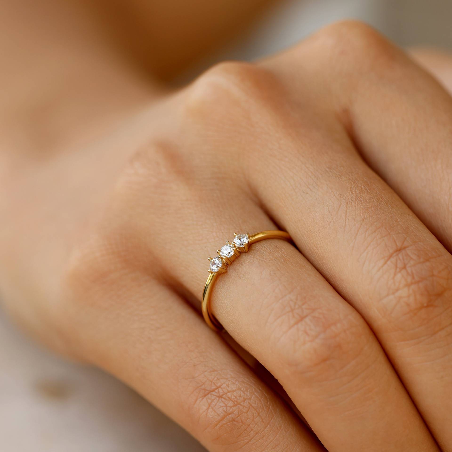 14K Solid Gold Vagar Ring, Zierliche Einfache Stapelring, Zarte Geschenk Für Sie, Minimalist Echt Uniqe Schmuck von Maresuijewelry