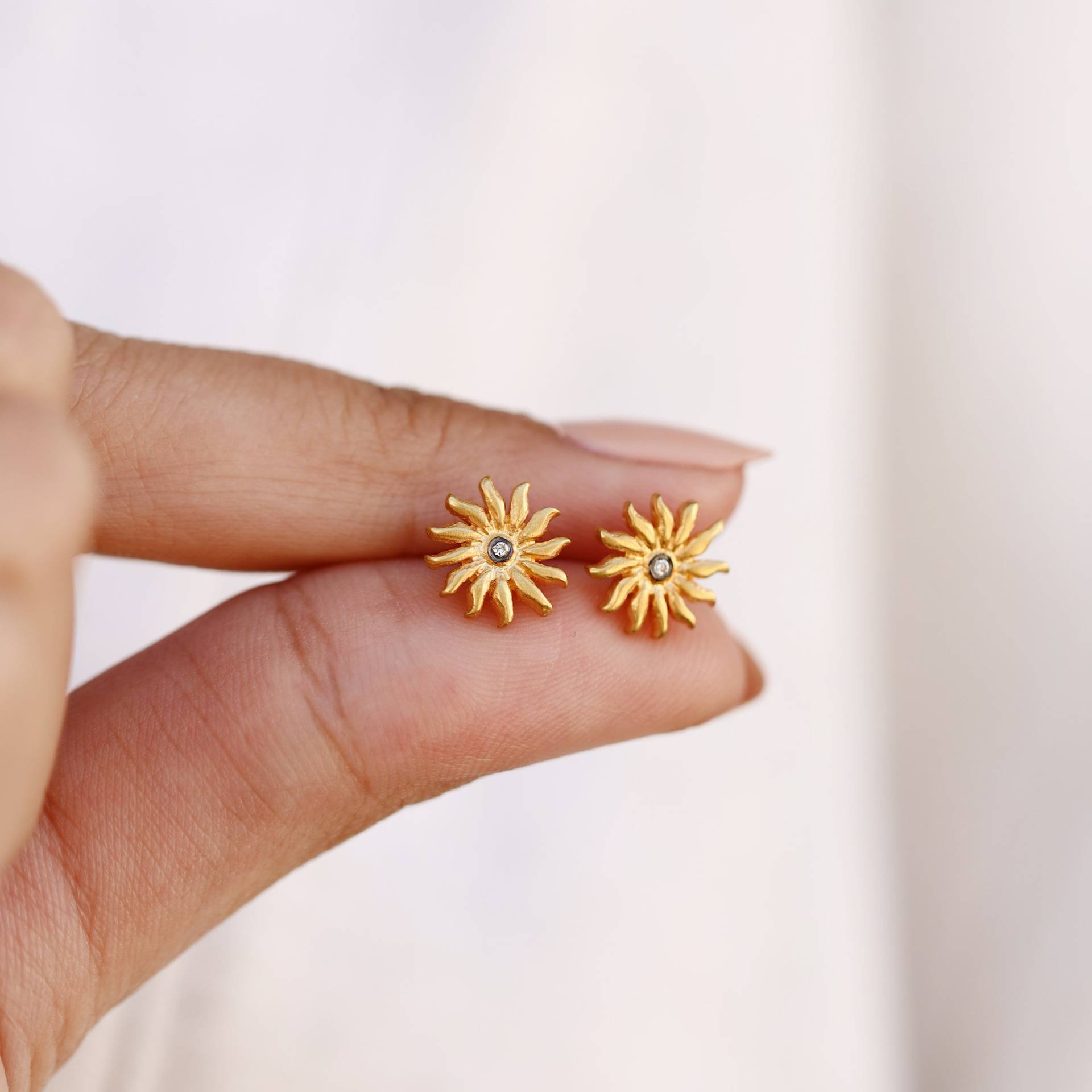 Antandros Ohrring, 24K Gelbgold Über Silber Ohrring Mit Diamanten, Geschenk Für Sie, Antiker Schmuck von Maresuijewelry