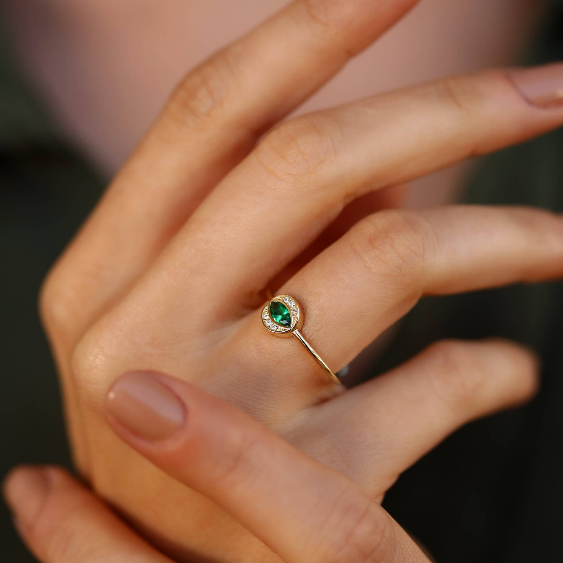 Koi Ring, 14K Solid Gold Zierlicher Stapelring Für Frauen, Geschenk Sie, Minimal Schmuck, Zarter Eleganter Ring von Maresuijewelry