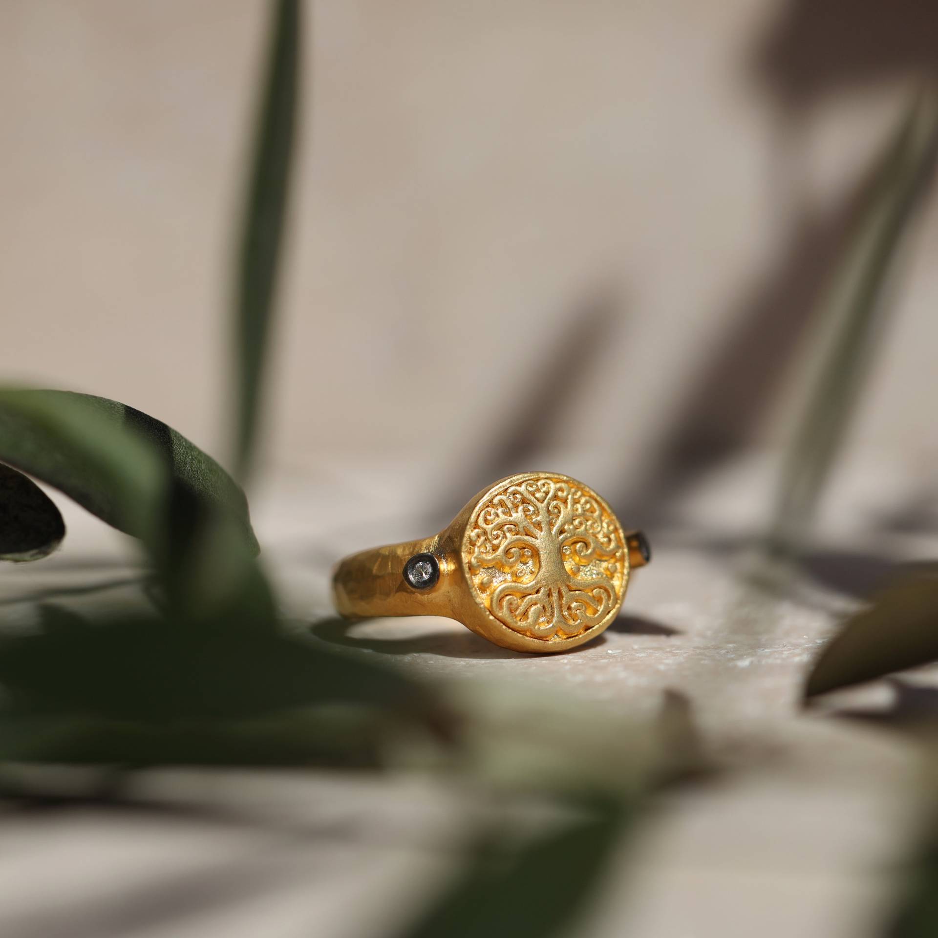 Kyra Ring, 24K Gelbgold Über Silberring Mit Diamanten, Antiker Geschenk Für Sie von Maresuijewelry