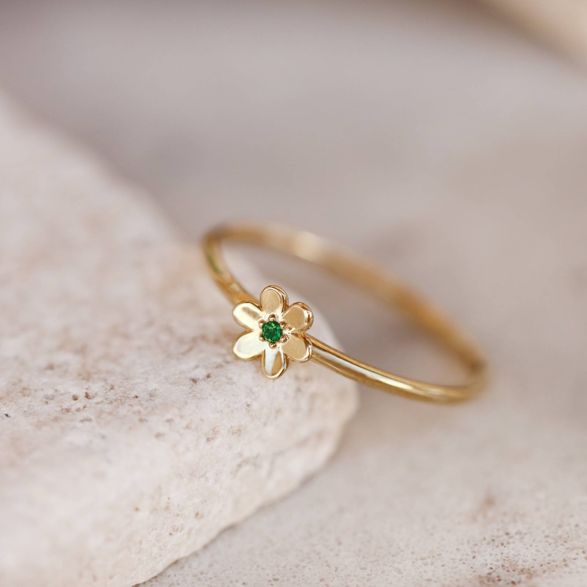 Mainau Ring, 14K Solid Gold Dünne Stapelringe Für Frauen, Blumen Ringe, Minimal Schmuck, Zarte Geschenk Sie von Maresuijewelry