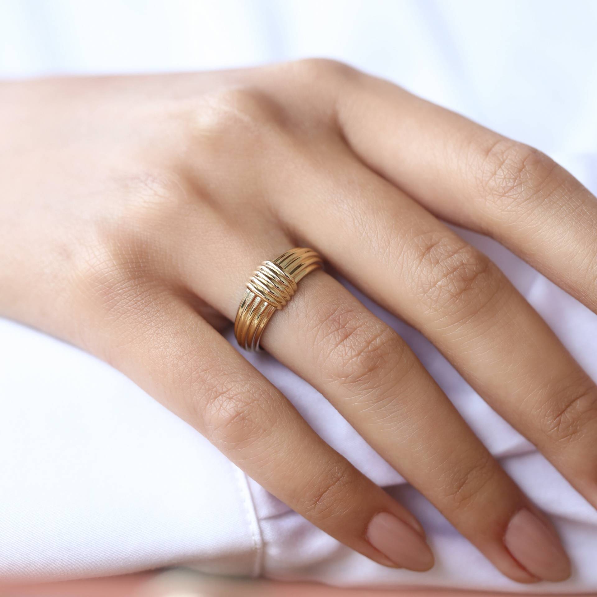 Smaragd Ring, 14K Solid Gold Dünne Stapelringe Für Frau, Minimal Schmuck, Zierliche Goldring, Zarter Geschenk Sie von Maresuijewelry