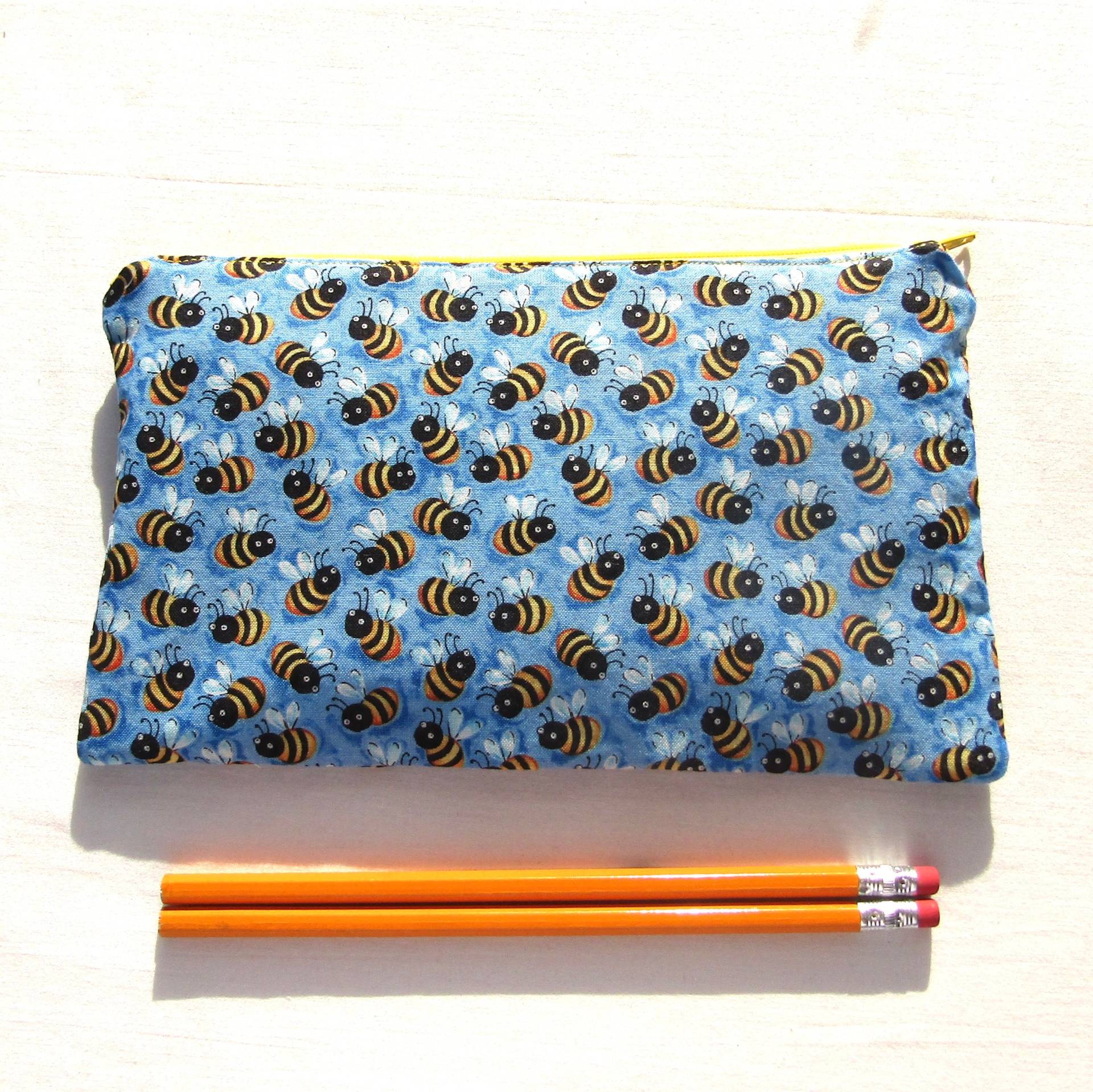 Bees Knees Stoff Reißverschlusstasche/Stiftetasche Schminktasche Gadgetsack Bees Knees Stoff Reißverschlusstasche/Stiftetasche Schminktasche Gadgetsack von MarfDaze